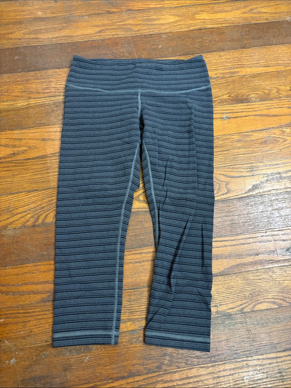 Lululemon Wunder Under Crop II capri leggings dark gray black stripe women’s 8